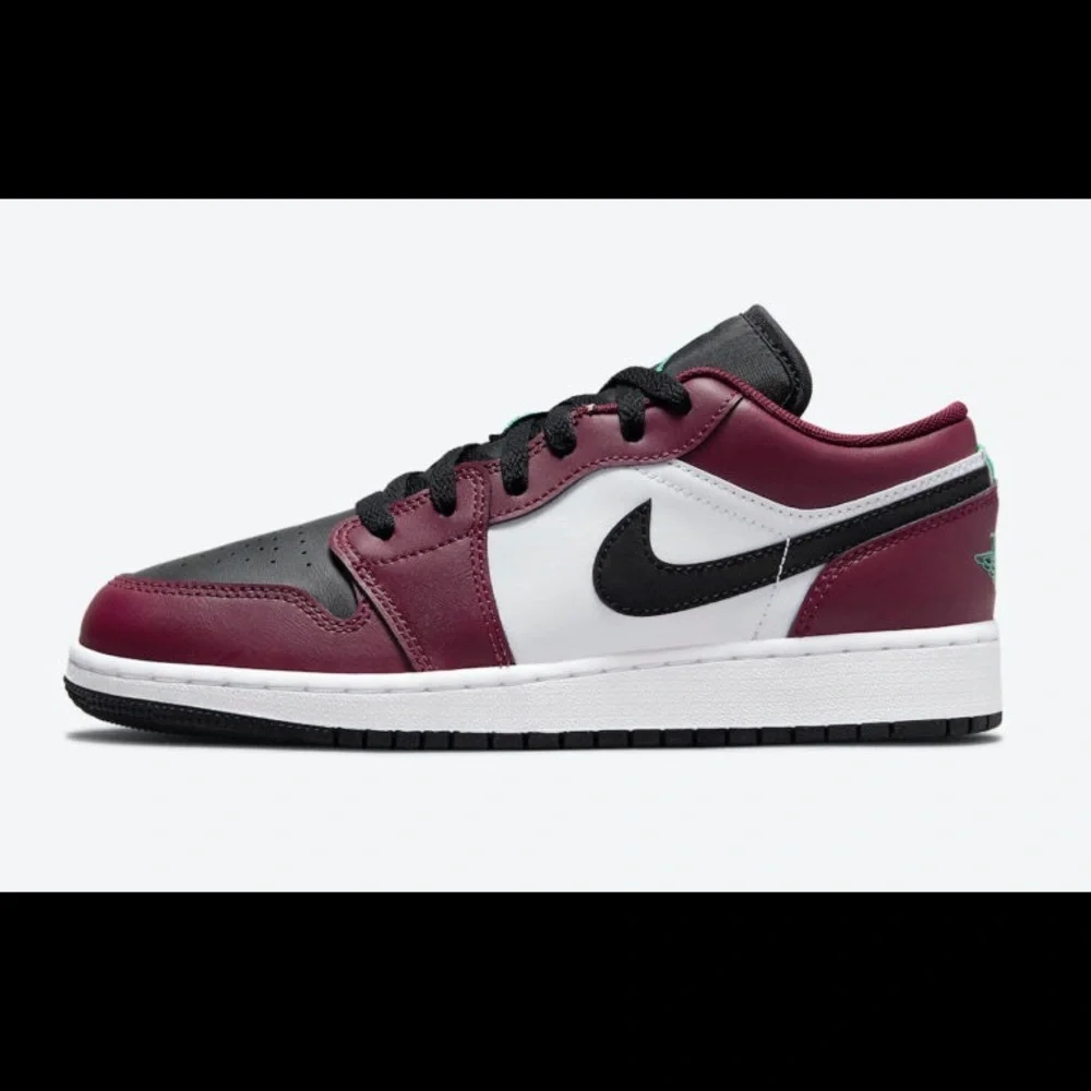 Jordan 1 Low Dark Beetroot Roma Green DM0589-635